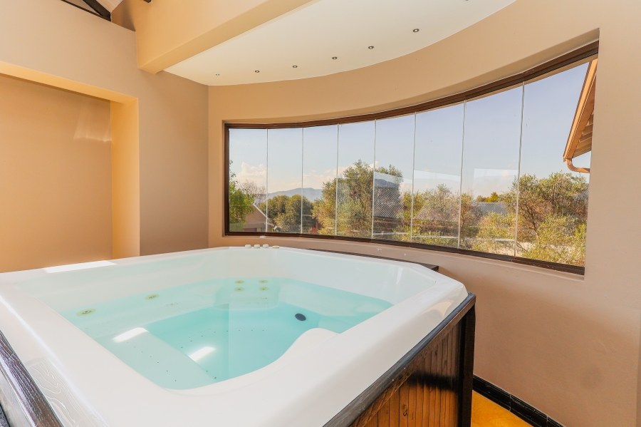 3 Bedroom Property for Sale in The Coves North West